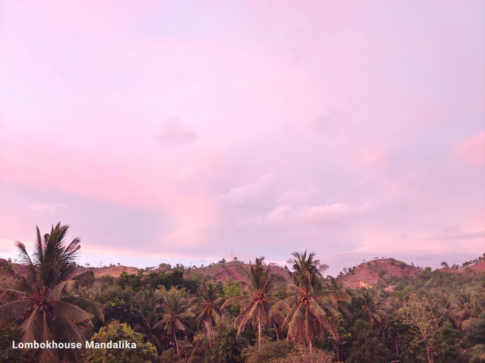 Готель Lombokhouse Mandalika Kuta  Екстер'єр фото