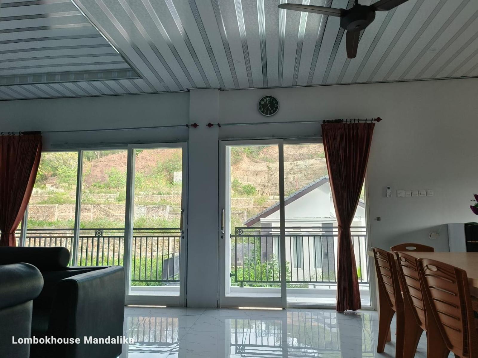 Готель Lombokhouse Mandalika Kuta  Екстер'єр фото