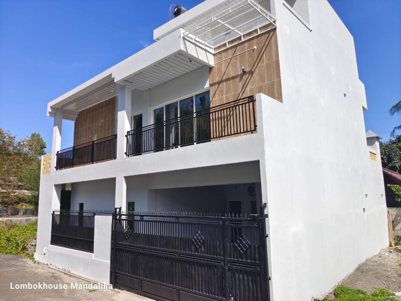 Готель Lombokhouse Mandalika Kuta  Екстер'єр фото