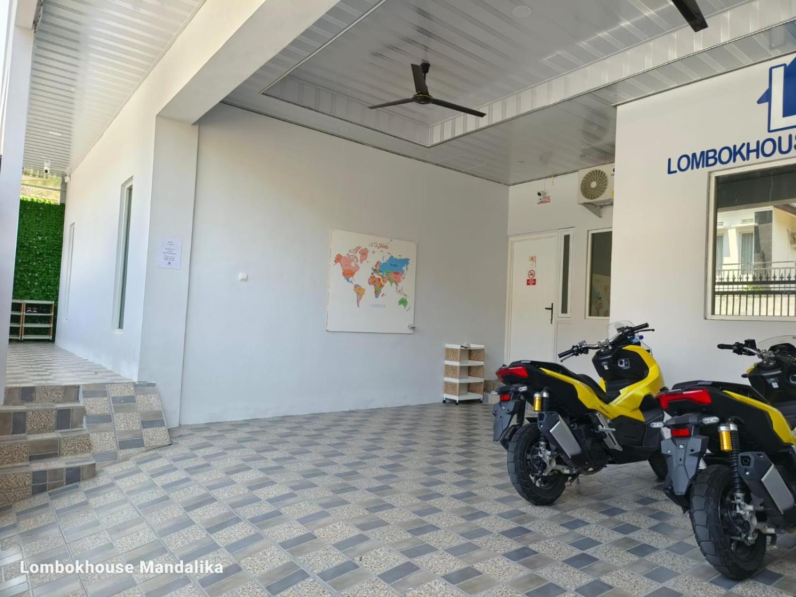 Готель Lombokhouse Mandalika Kuta  Екстер'єр фото