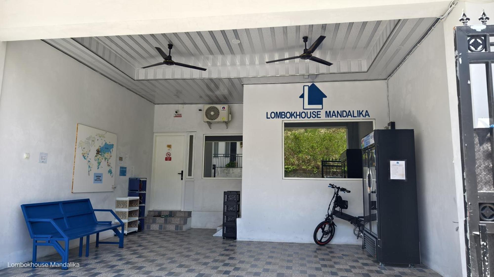 Готель Lombokhouse Mandalika Kuta  Екстер'єр фото