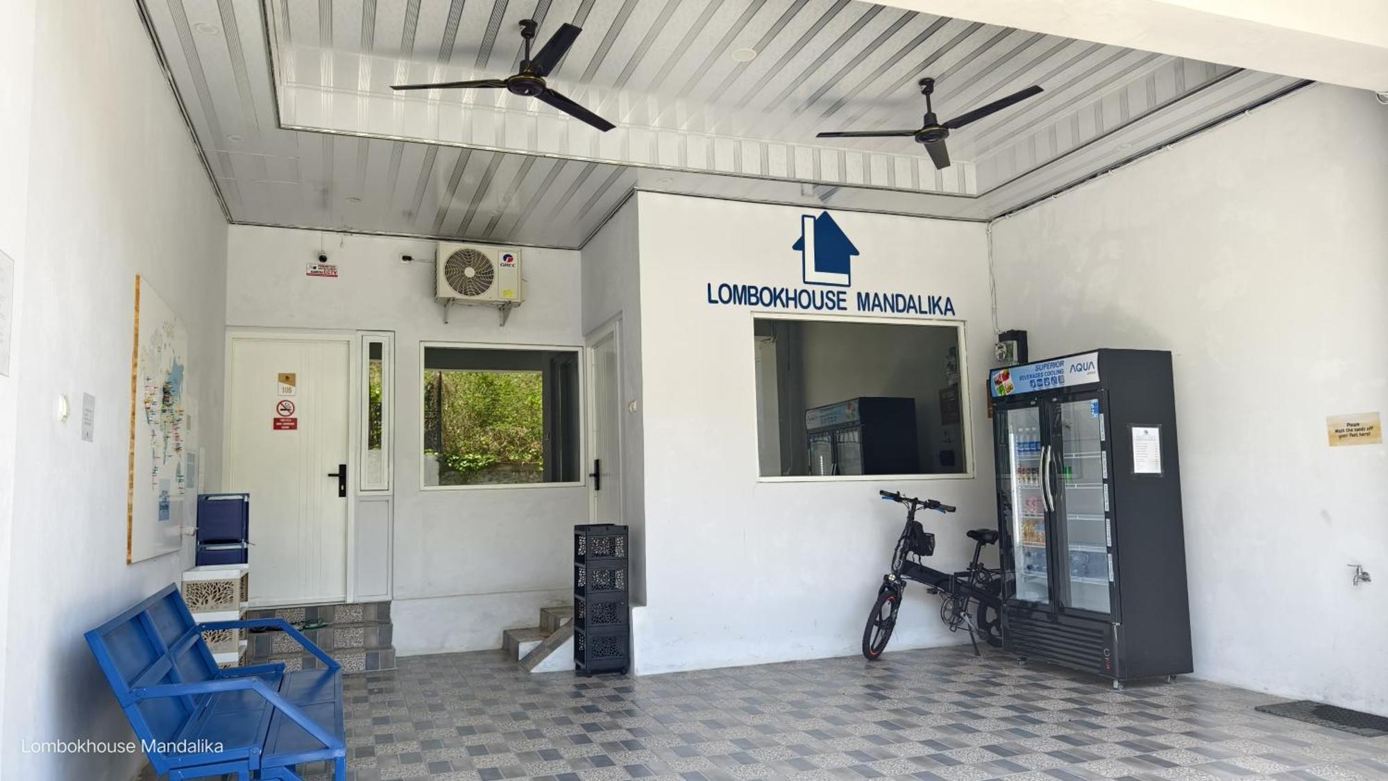 Готель Lombokhouse Mandalika Kuta  Екстер'єр фото