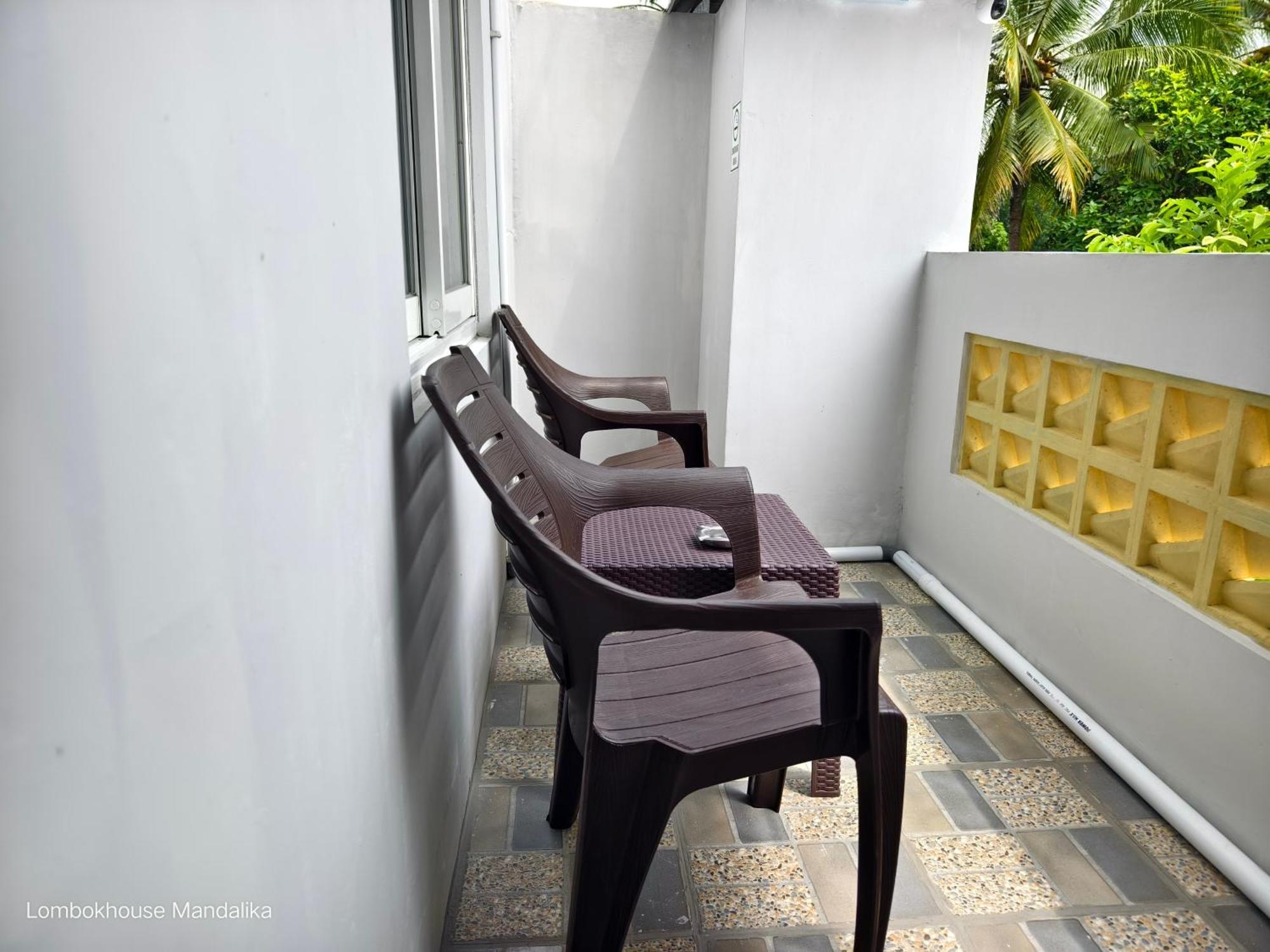 Готель Lombokhouse Mandalika Kuta  Екстер'єр фото